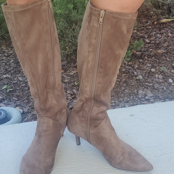 👢 Boots - Picture 4 of 10